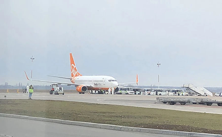 МВД: Самолет с эвакуированными из Китая приземлился под Киевом на дозаправку