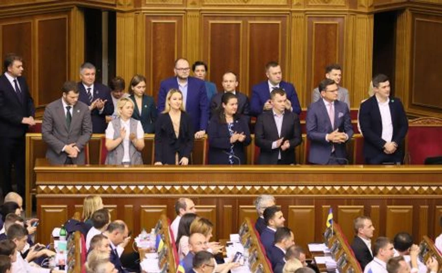 РАДА НАЗНАЧИЛА НОВЫЙ КАБМИН: АВАКОВ И МАРКАРОВА ОСТАЛИСЬ