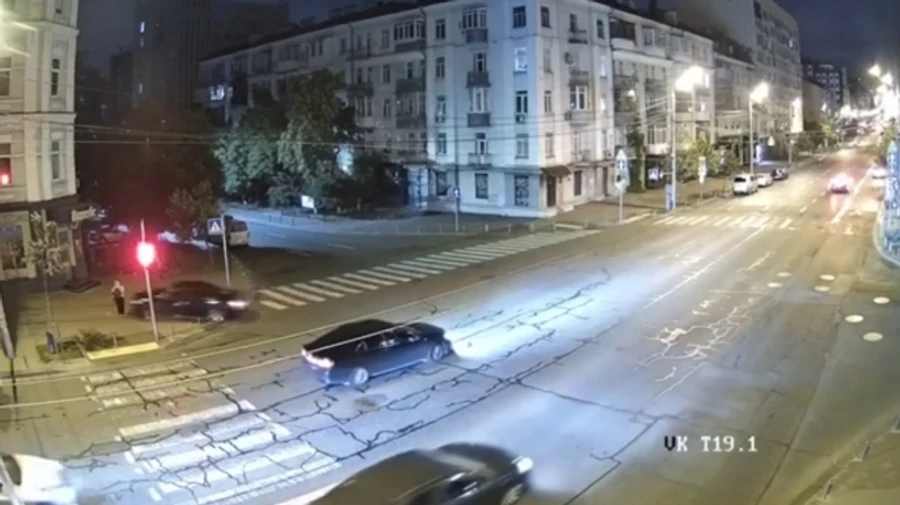 В Киеве работник прокуратуры сбил женщину на пешеходной зоне и скрылся: он уже задержан