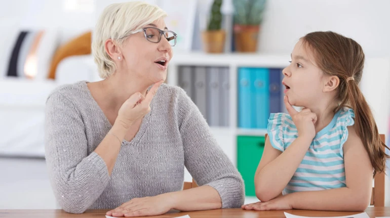 Не перебивайте і не підганяйте: чому люди заїкаються і як допомогти