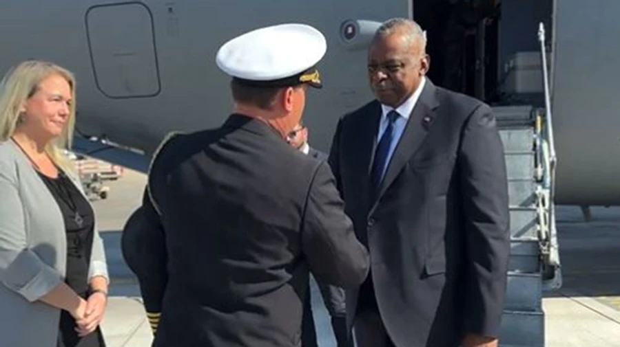 Pentagon chief arrives in Israel to discuss response to Hamas