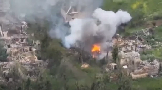 Border guards show how they blow up Russian ammunition near Bakhmut