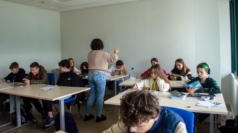 Более 10 учеников живут на попечении учителей. Как харьковская гимназия вместе с детьми переехала в Вильнюс