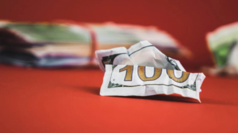 Доллар падает на наличном рынке. Что происходит?