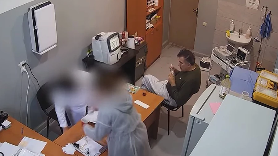 Мати Саакашвілі повідомила, що його вивезли з в'язниці в Руставі