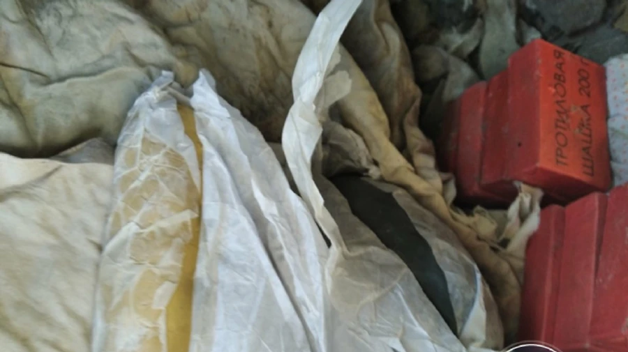 Ховала вибухівку в борошні: на Донеччині затримали пособницю бойовиків