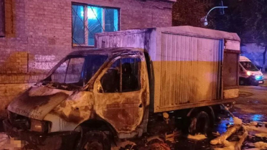 Киянин підпалив авто, бо не сподобалось, як припаркували: загрожує до 10 років