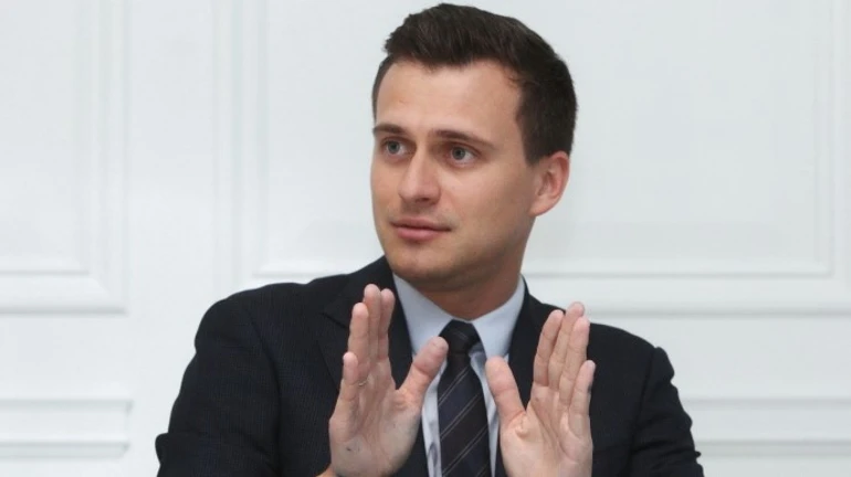 Два депутата сложили мандат