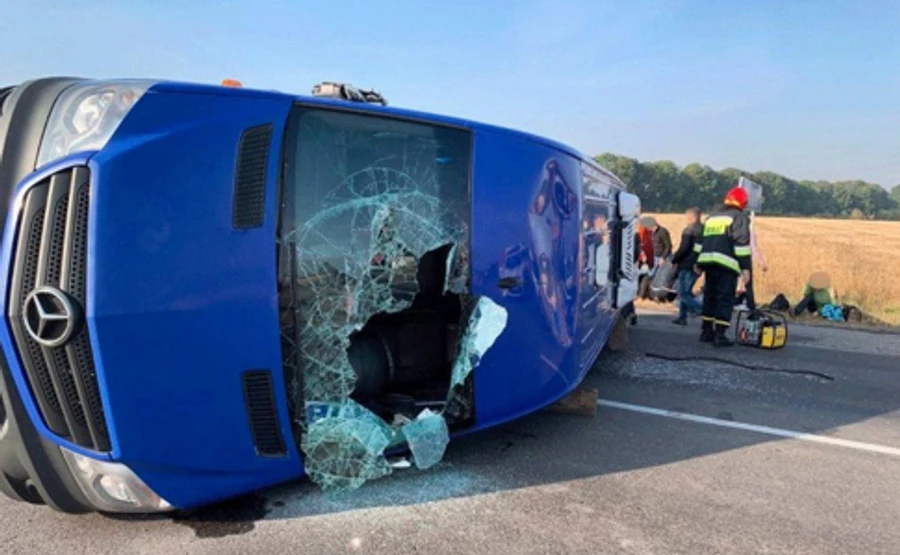 Маршрутка не розминулася з вантажівкою: Дані про потраждалих різняться 