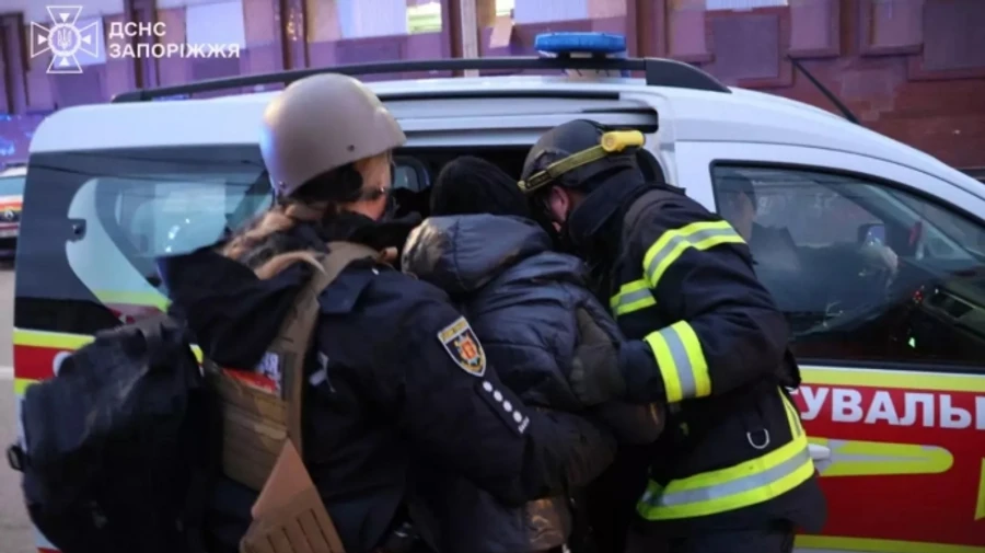 Удар РФ по Запоріжжю 8 січня: патрульні показали перші хвилини після ворожої атаки