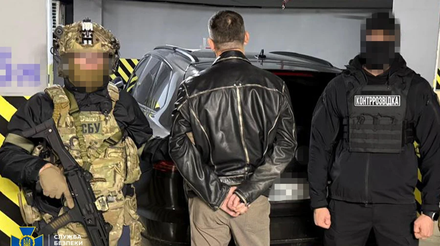 За підозрою у веденні бізнесу з РФ затримали заступника керівника управління БЕБ