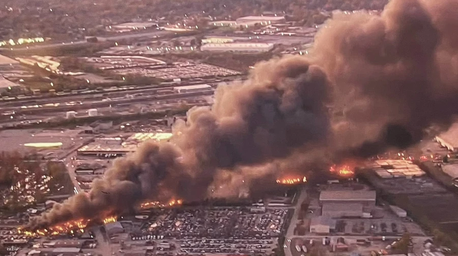 У США розбився вантажний літак UPS: щонайменше троє загиблих та 11 поранених