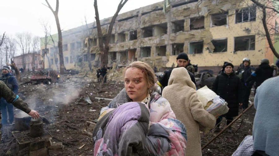 Russian propaganda justifies the airstrike on the maternity hospital in Mariupol