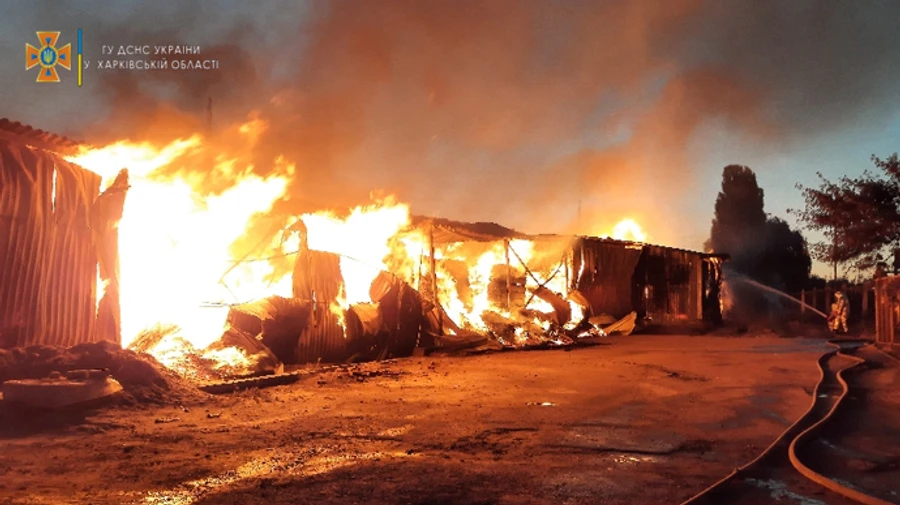 В Харькове произошел масштабный пожар на складе древесины