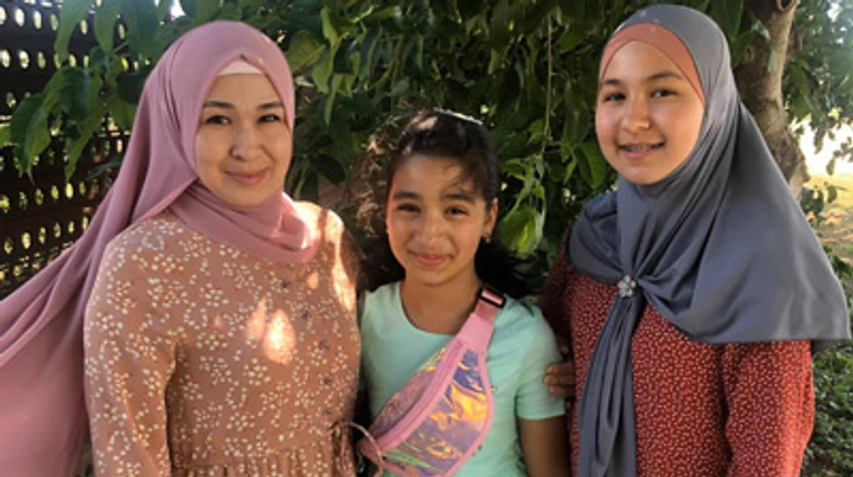 5-річний син одягається, як співробітники ФСБ, бере пістолети і кричить: Усі на підлогу, телефони на стіл! Дружини політв'язнів розповідають про дитинство в Криму