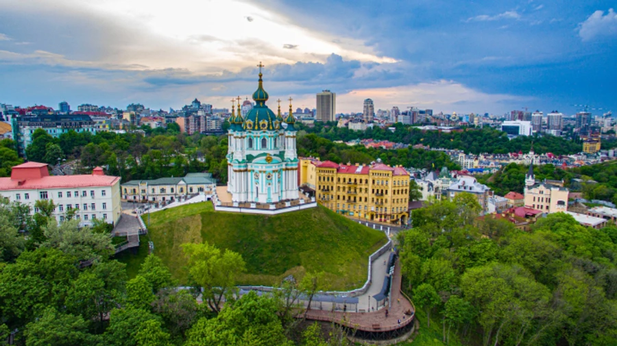 У перший тиждень літа українців чекають дощі, грози і до +27°