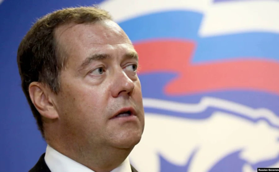 Путін вирішив перейменувати свою партію і забрати у Медведєва ще одну посаду