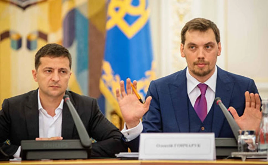 Зеленський вирішив поки не трусити уряд – джерела