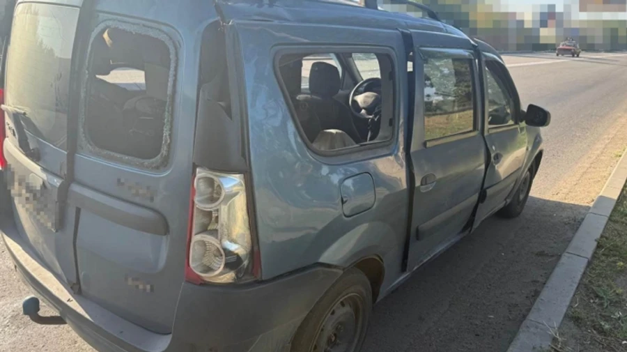 Russians attack main road from Kharkiv Oblast to Donetsk Oblast: civilian car hit