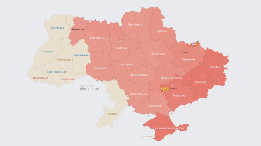 В низці областей повітряна тривога: РФ масовано атакує балістикою, є загиблі і поранені