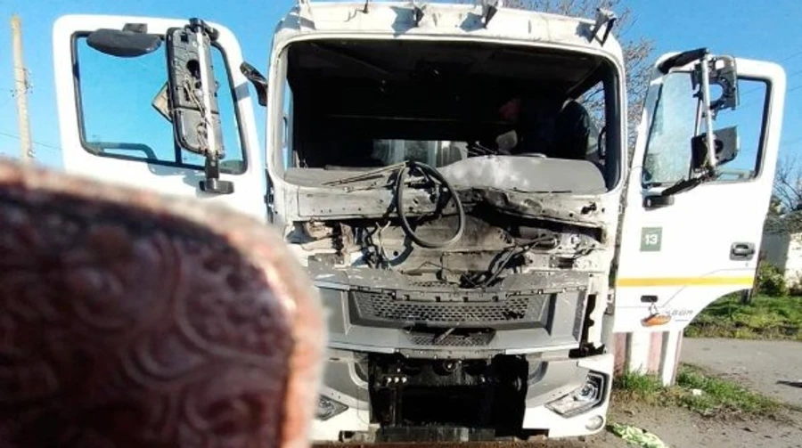 Motorista de veículo de coleta de lixo ferido em ataque de drone russo no Oblast de Kherson