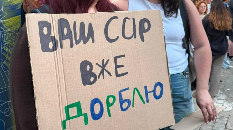 Протестующих призывают в субботу также выйти на митинг: требуют освободить Сырского