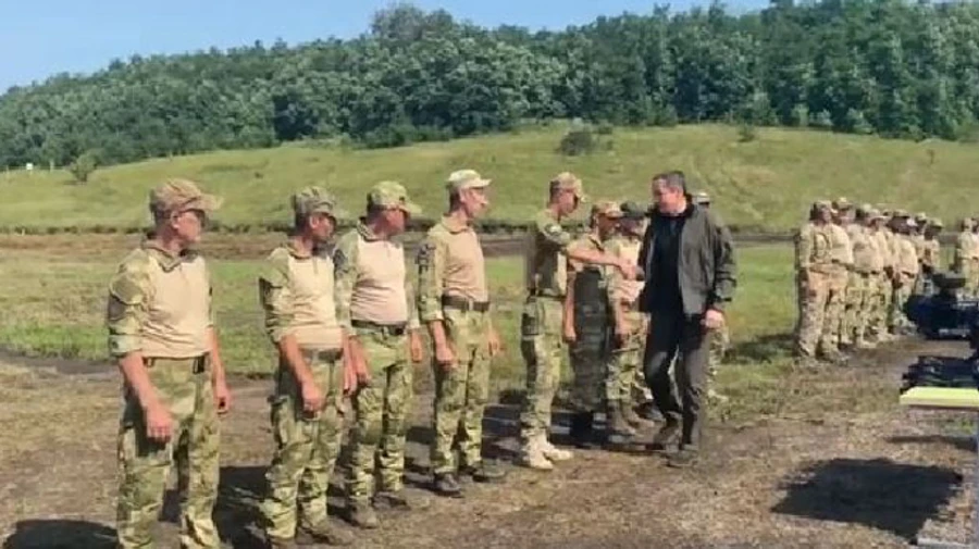 Authorities begin distributing weapons to civilians in two Russian border regions