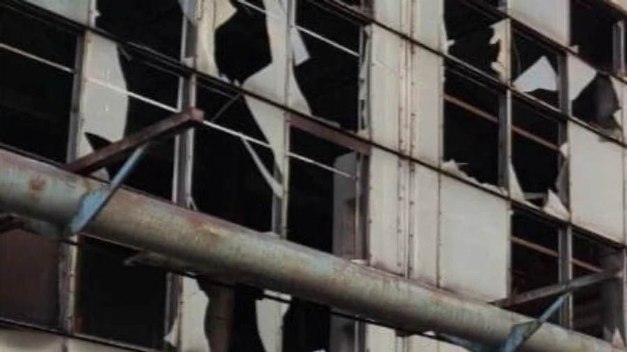 Атака на Кривой Рог: повреждены предприятие и админздание, пострадали 2 человека