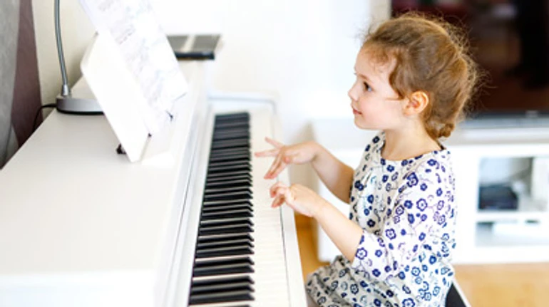 Танцевать, петь и рисовать одновременно: как не навредить ребенку с большим количеством кружков