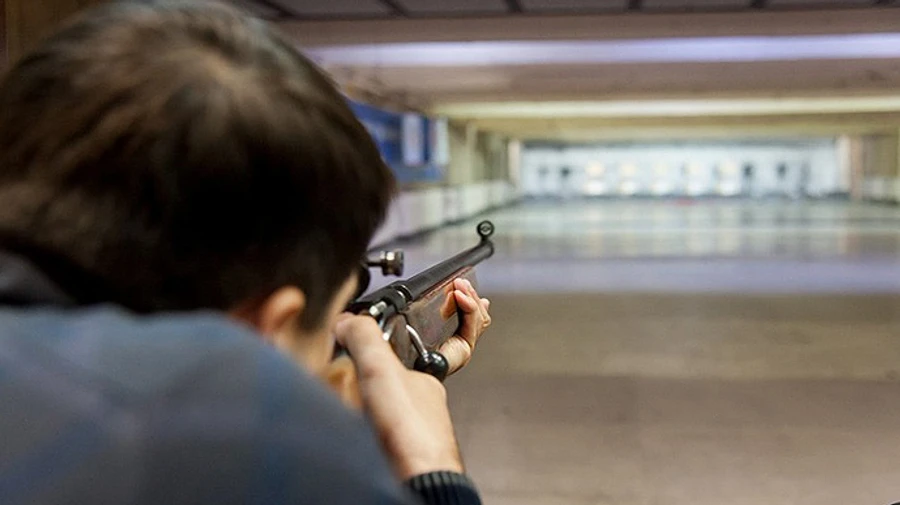 Ранение ребенка в школьном тире: пуля прошила мозг, состояние крайне тяжелое