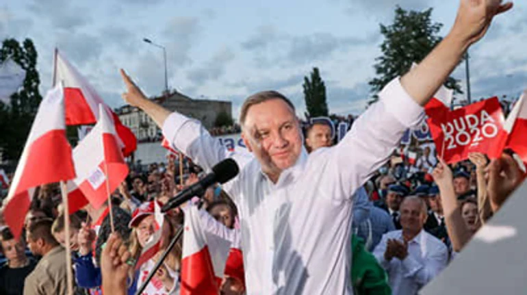 Дружить с Трампом, учить Украину истории: два взгляда на внешнюю политику Анджея Дуды