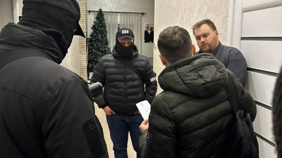 СБУ пришла с обысками к ведущему Максу Назарову и объявила подозрение
