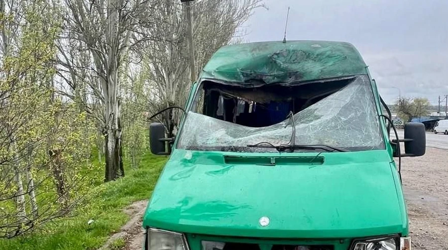 Враг атаковал дроном рейсовый автобус в Днепропетровской области, есть раненые