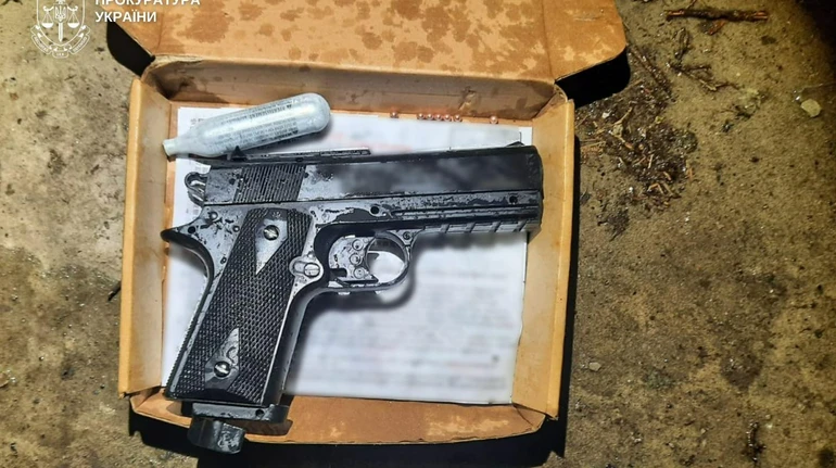 У Кривому Розі вручили підозру хлопцеві, який вистрелив у 16-річну дівчину: вона у лікарні