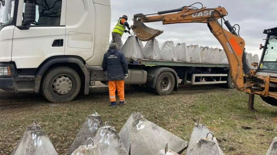 На Одещині встановили понад 5000 бетонних зубів дракона