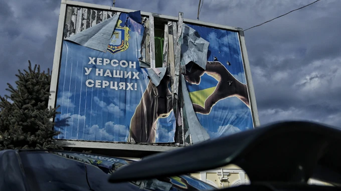 Russians strike Kherson, explosions occur in different districts