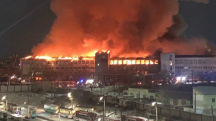 В Бурятии масштабный пожар в торговом центре