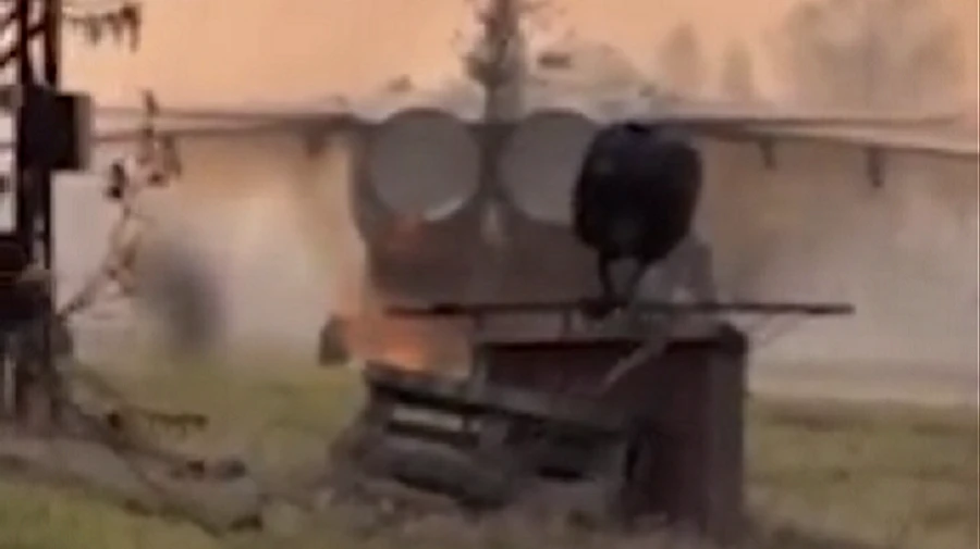 Unidentified persons attempt to burn Su-24 jet at aircraft factory in Russia