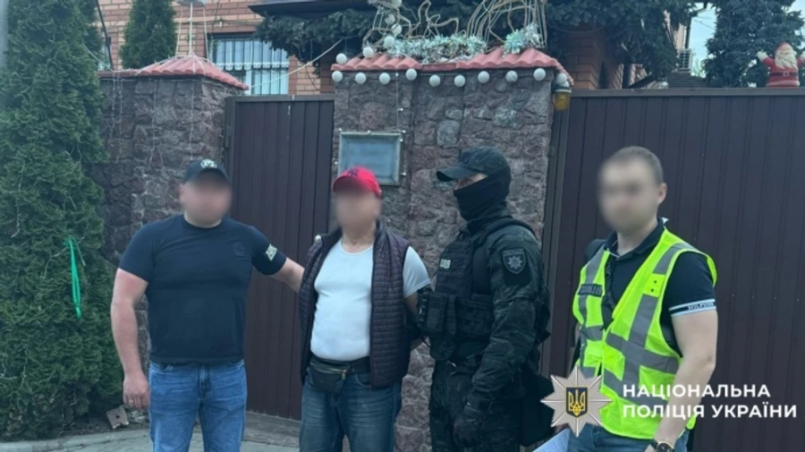 Затримали киянина, який обіцяв експрацівнику системи МВС бронь і посаду в поліції