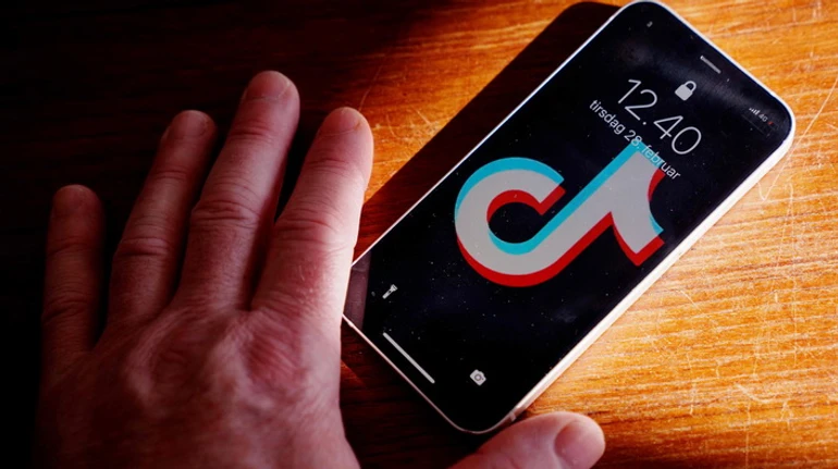 Хрестовий похід проти TikTok: чому ЄС та США обмежують використання китайської платформи