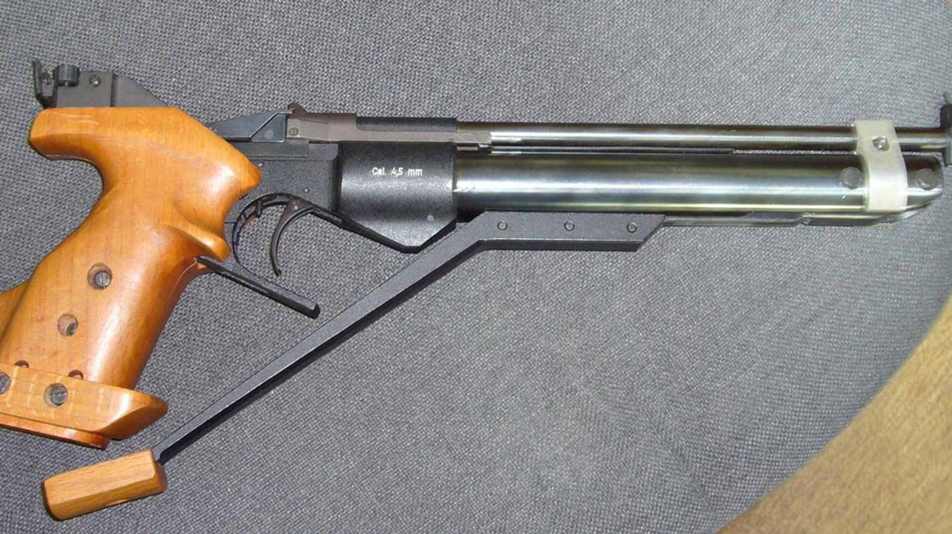 How Russian Kalashnikov sells weapons to US bypassing sanctions