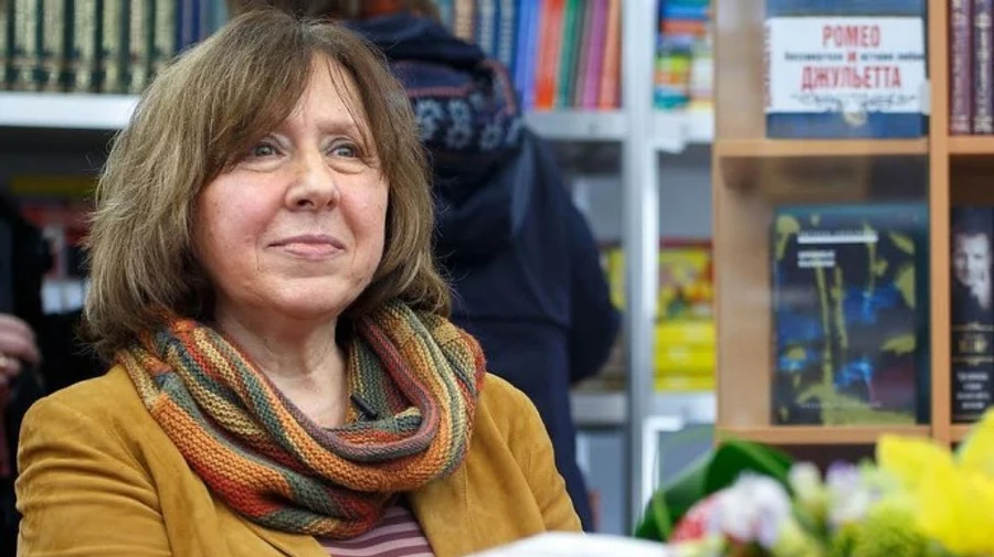 Беларусь: Светлану Алексиевич и Павла Латушко вызвали на допрос