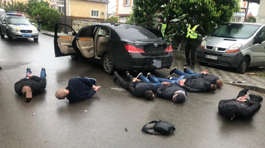 Через перестрілку на Київщині ввели план-перехоплення: поліція шукає 5 авто