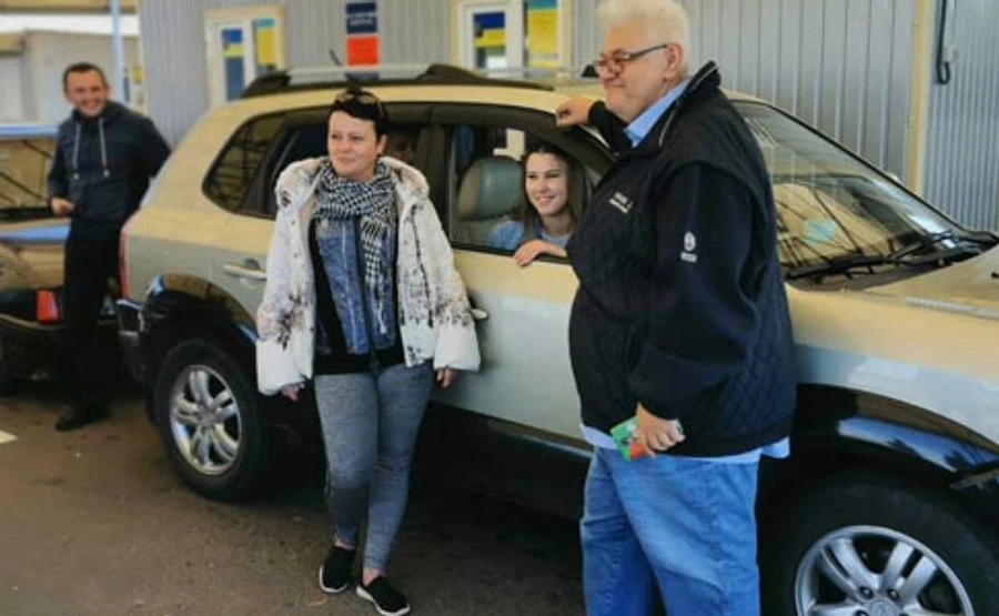 У бронежилетах і касках: Сивохо з нардепами поїхали у сіру зону засідати