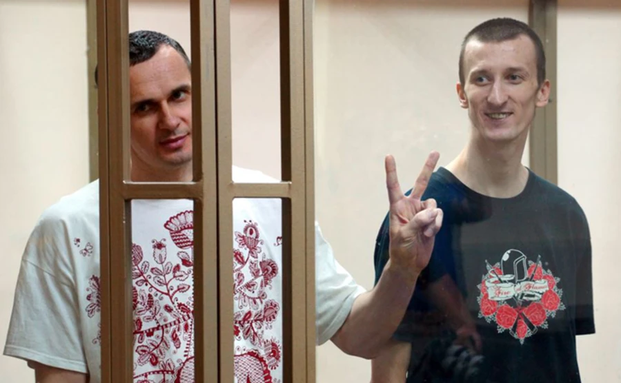 Сенцова и Кольченко этапируют в Сибирь, чтобы усложнить их защиту - адвокат