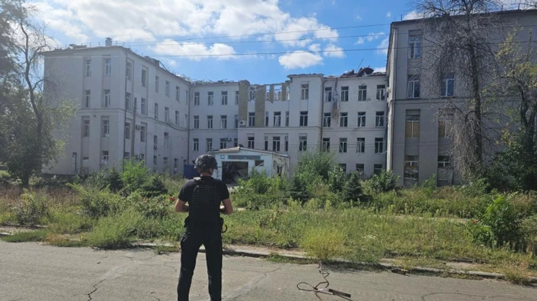 Россияне сбросили авиабомбы на больницу в Константиновке и убили 2 человек в селе рядом