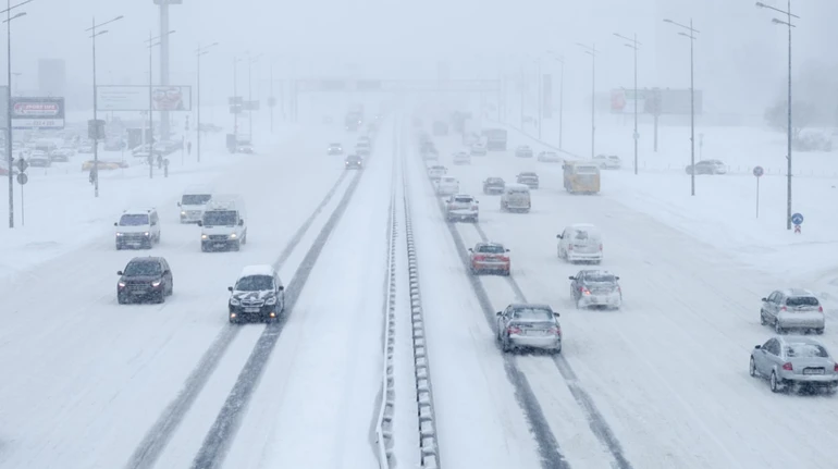 У неділю Україну засипле снігом: рух транспорту може бути ускладнено