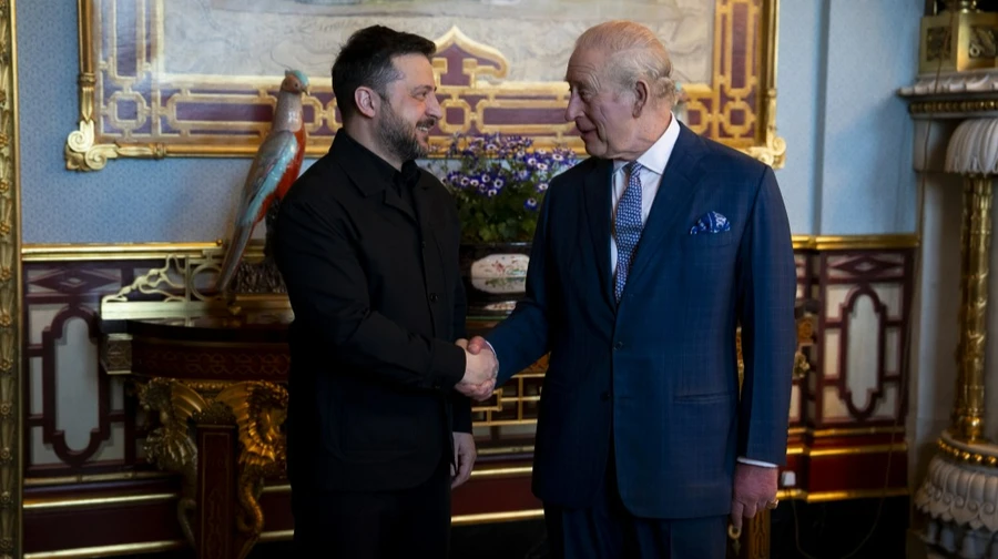 Zelenskyy gives King Charles iPad showing Ukraine's battlefield and airspace situation