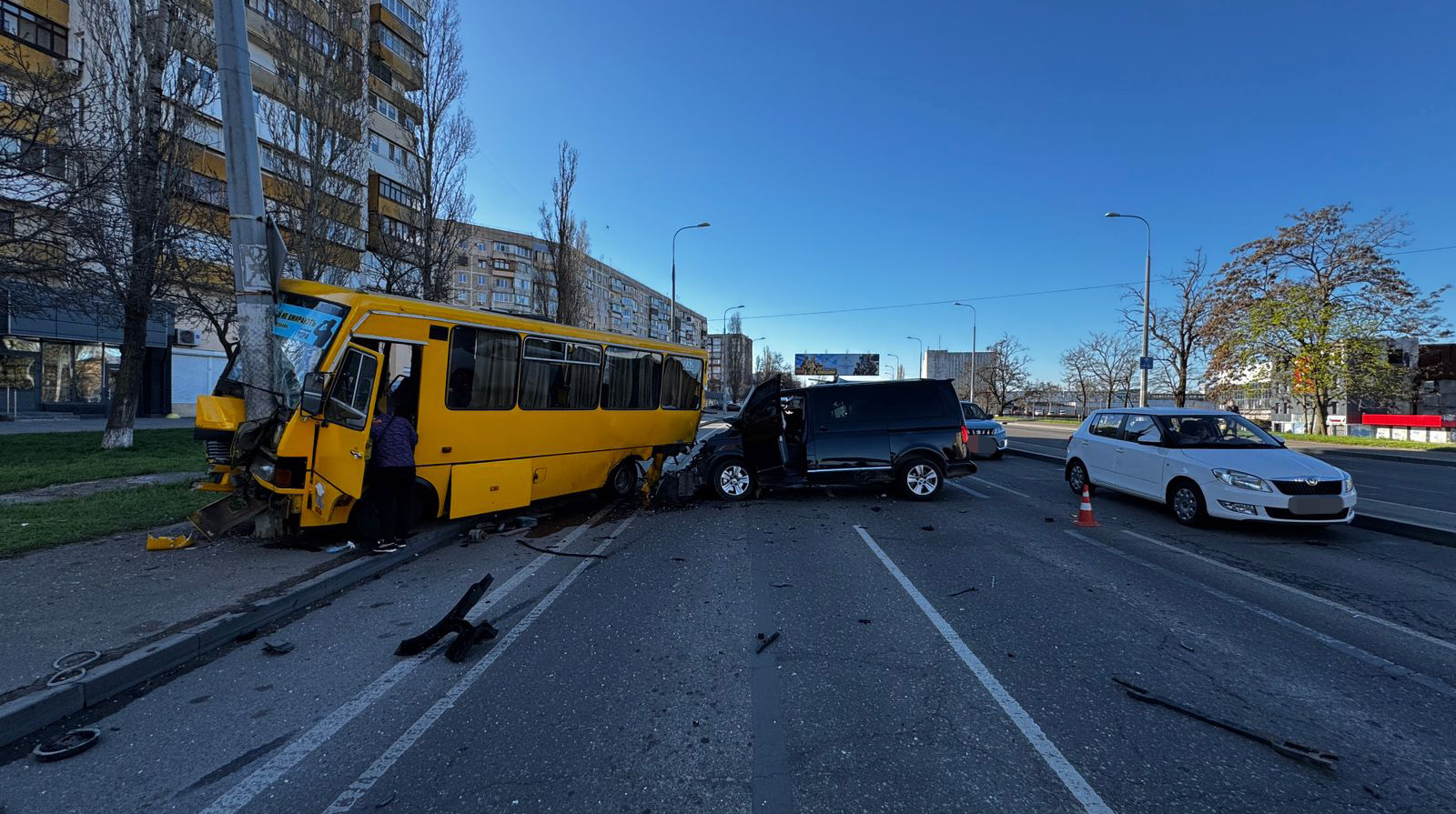 ДБР: В Одесі військовий на Volkswagen врізався у маршрутку, одна пасажирка загинула