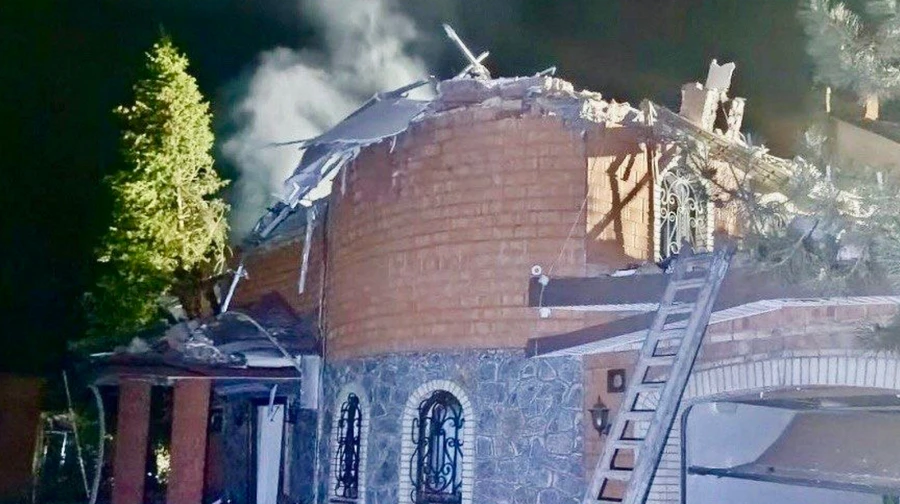 Росіяни вдарили по Дніпру: жінка отримала поранення, спалахнули пожежі